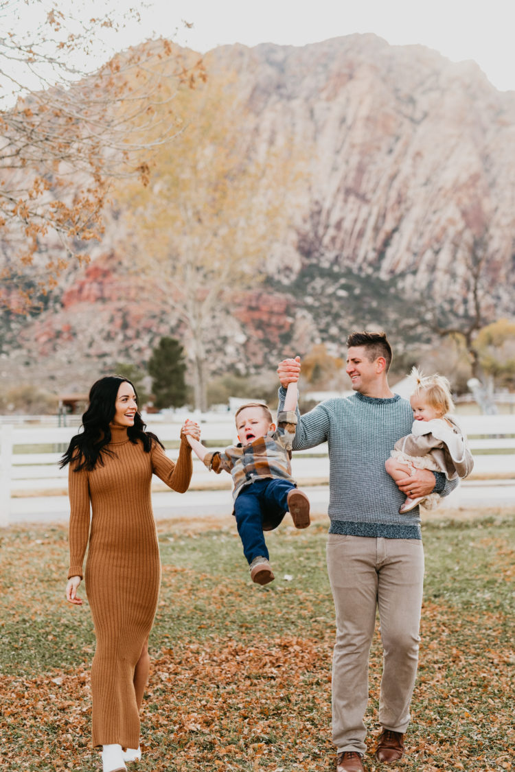 Top 7 favorite Las Vegas Locations for Family Pictures featured by top Las Vegas blog, Outfits & Outings.