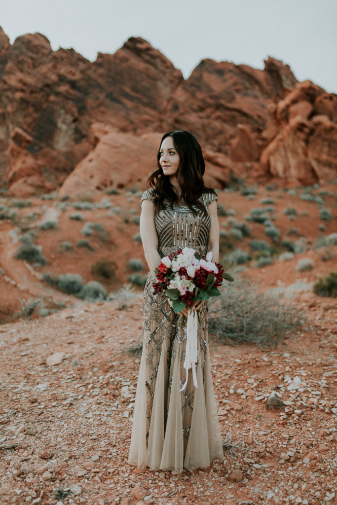 Couple Pictures at Valley of Fire | Outfits & Outings