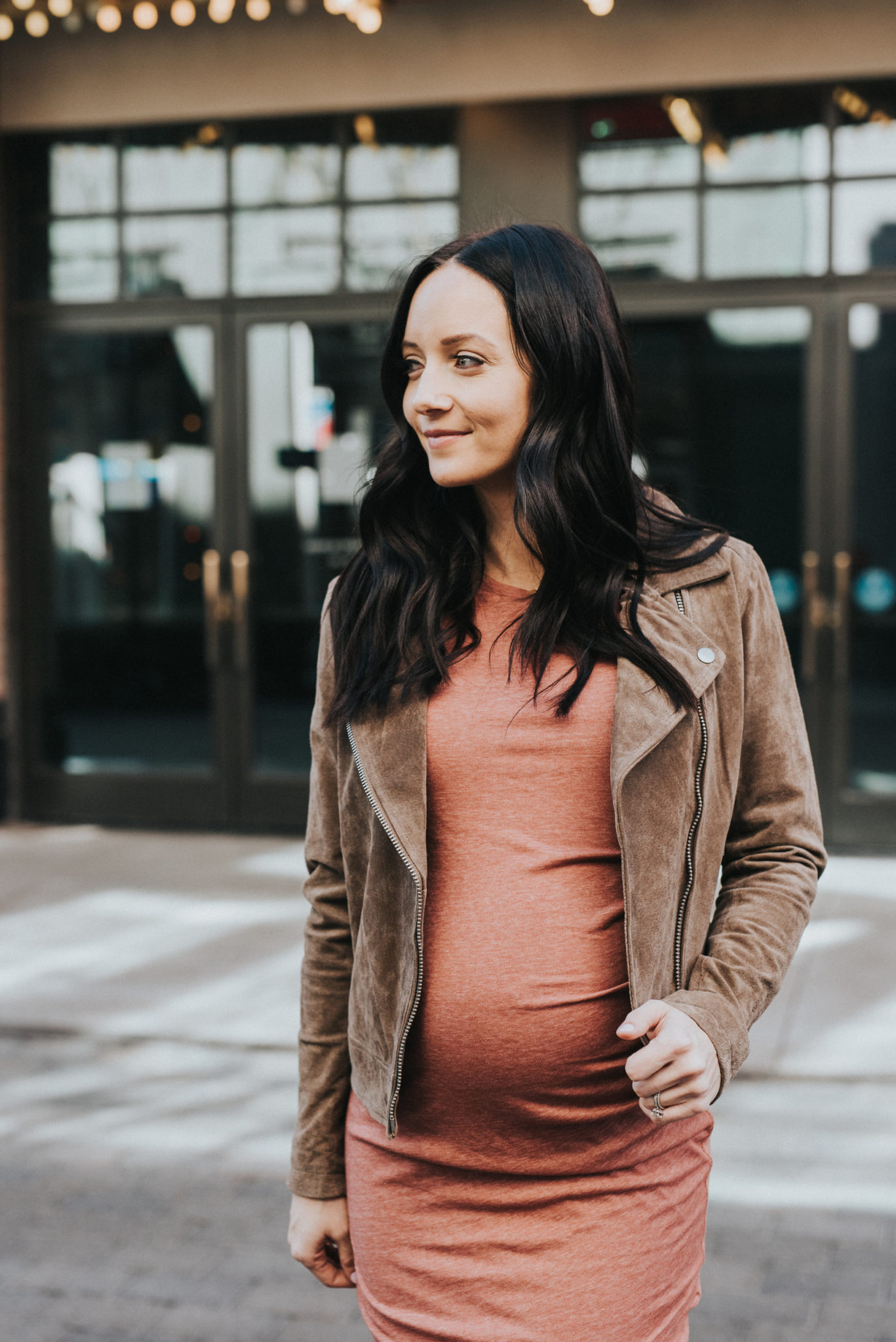 Cute Maternity Outfits by popular Las Vegas fashion blogger Outfits & Outings