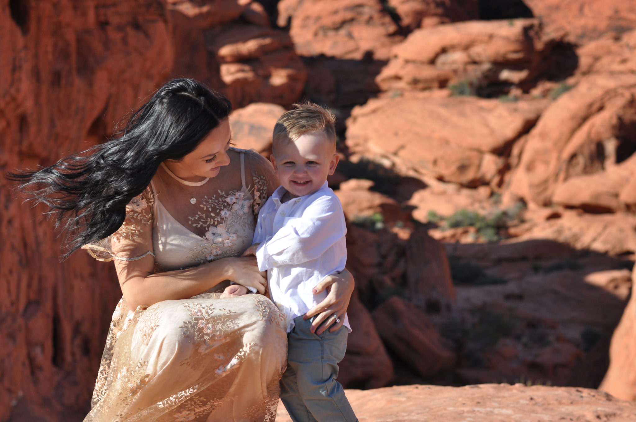 Maternity Pictures by popular Las Vegas blogger, Outfits & Outings