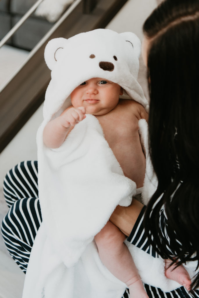 4 Tips for Bathing a Newborn | Outfits & Outings