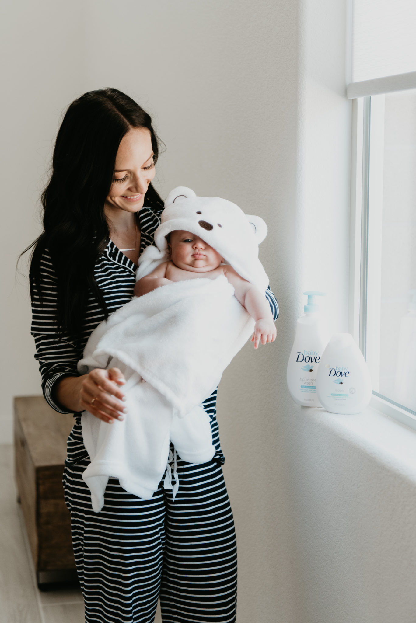 4 Tips to Bathing a Newborn featured by popular Las Vegas life and style blogger, Outfits & Outings