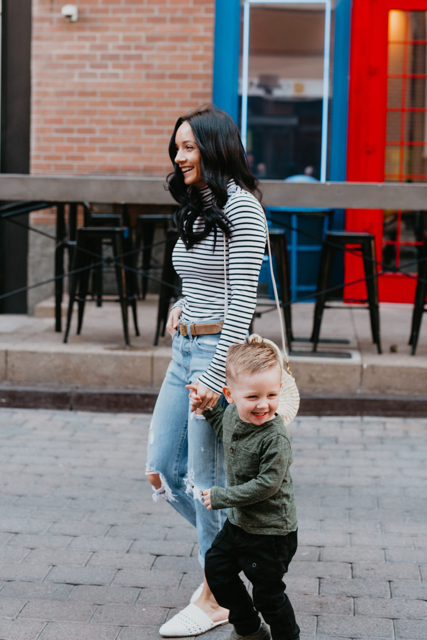 What to Wear for your Casual Spring Family Photos featured by top US life and style blog, Outfits & Outings