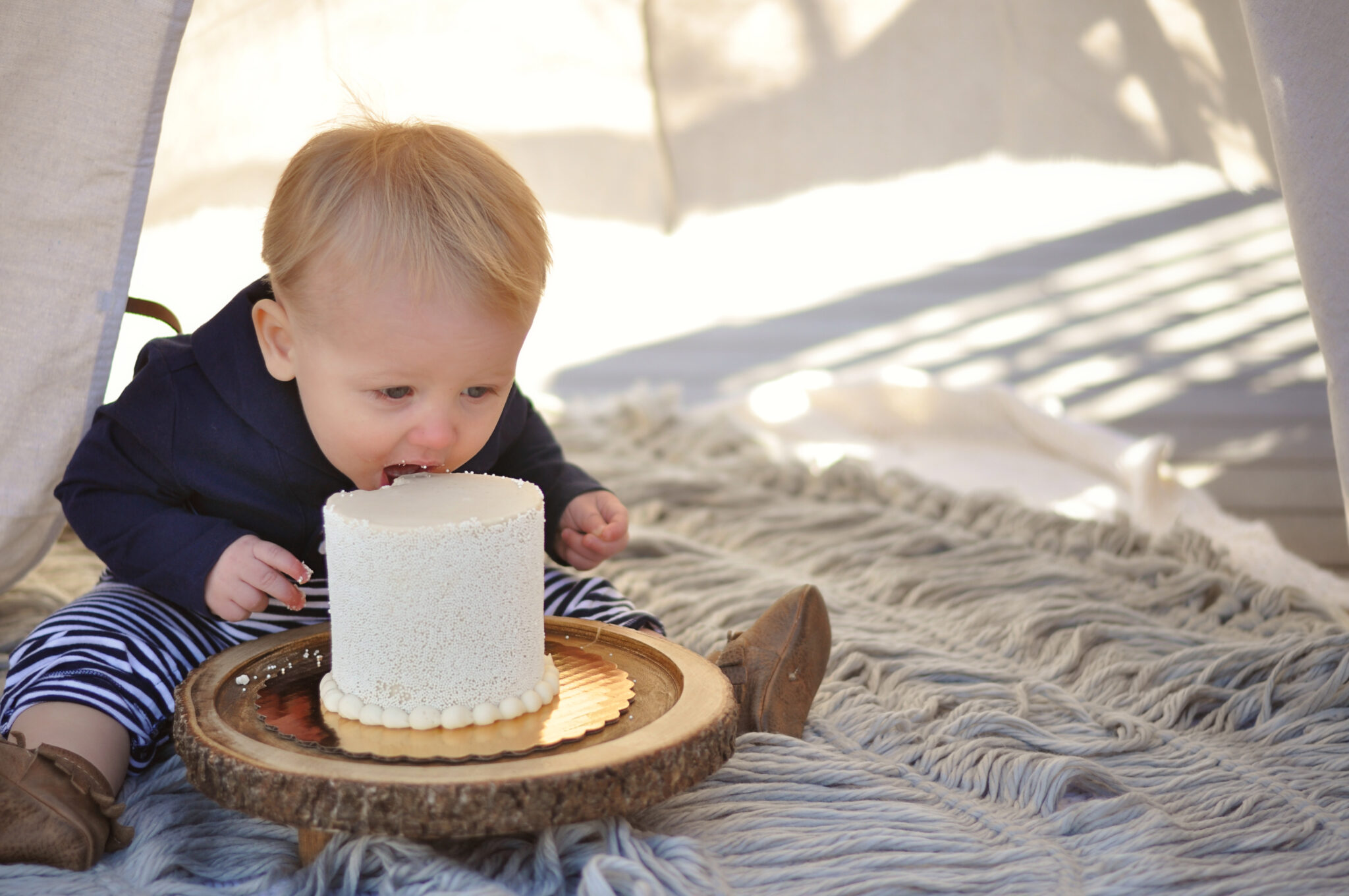 One Year Old Cake Smash Photoshoot featured by top US lifestyle blog, Outfits & Outings